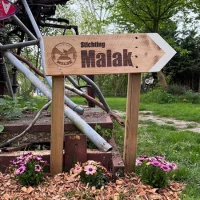 Bordje op Het Groene Veld Stichting Malak 2025
